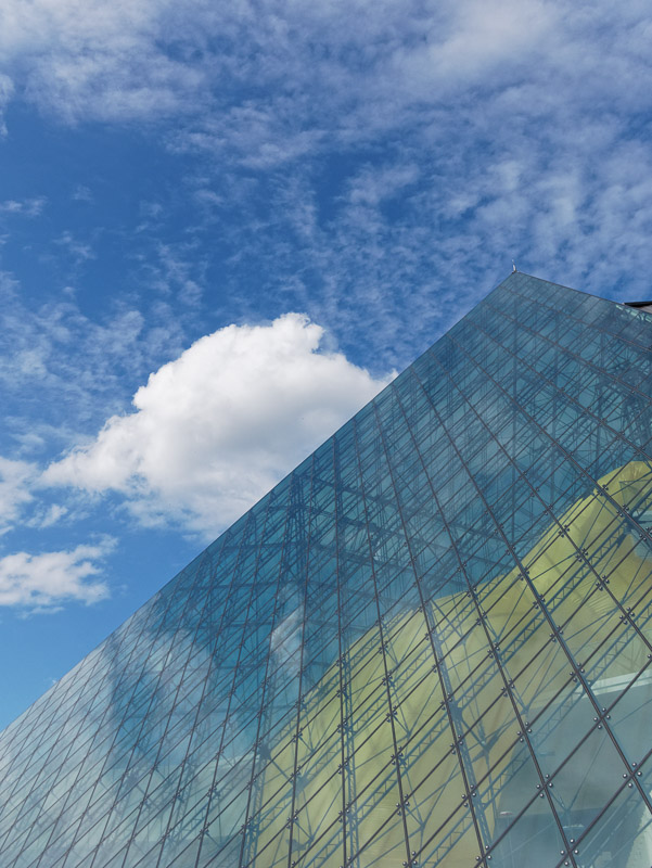 Glass Structure under the Sky